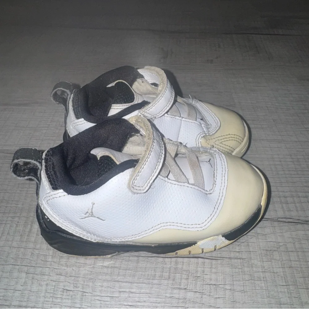 Children’s Air Jordan White Shoes- Size 8C (Baby Shoes)